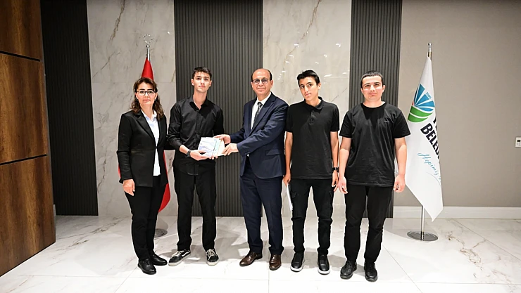 Başkan Geçit, Kernek Anadolu Lisesi Öğrencileriyle Röportaj Yaptı