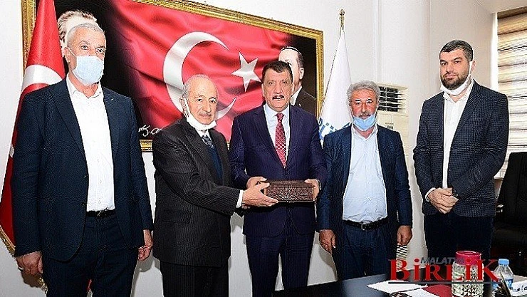 Başkan Gürkan, Arapgir İlçe Muhtarlarıyla İstişarelerde Bulundu