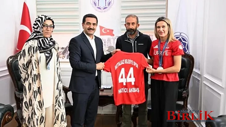 Başkan Taşkın, Hatice Akbaş, Battalgazi'mizin ve Ülkemizin Gururu