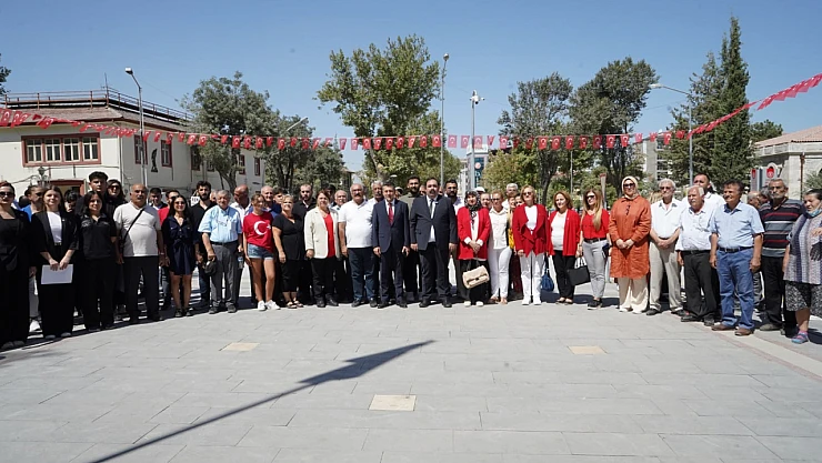 Başkan Yıldız, 30 Ağustos Zafer Bayramı'nda Atatürk Anıtı'na Çelenk Sunarak Zaferin Mirasını Yüceltti