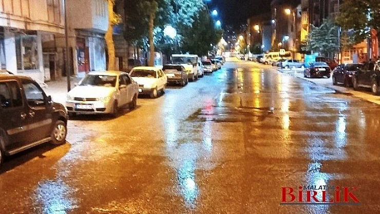 Battalgazi Belediyesi Temizlik Ekiplerinden Gece Mesaisi
