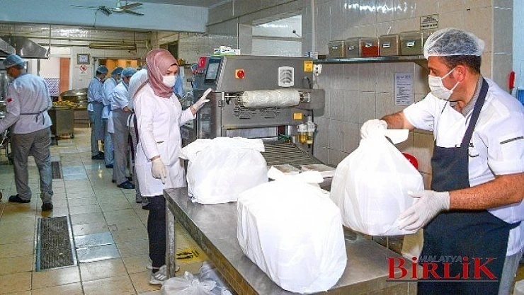 Belsos Toplamda 6 Bin Kişiye Sıcak Yemek Dağıtıyor