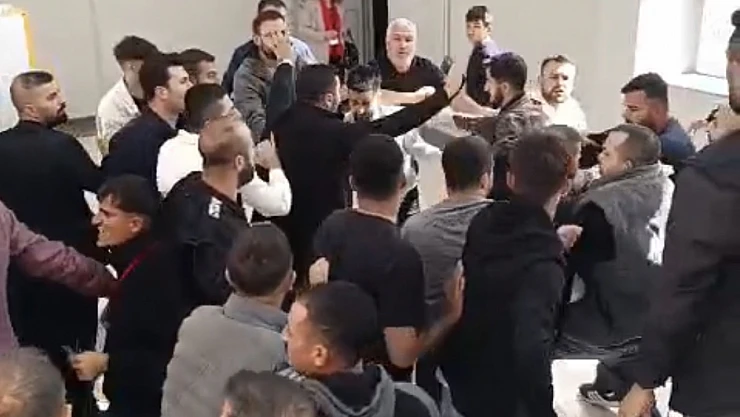 CHP Malatya İl Kongresinde Kavga Çıktı: Yumruklar Havada Uçuştu