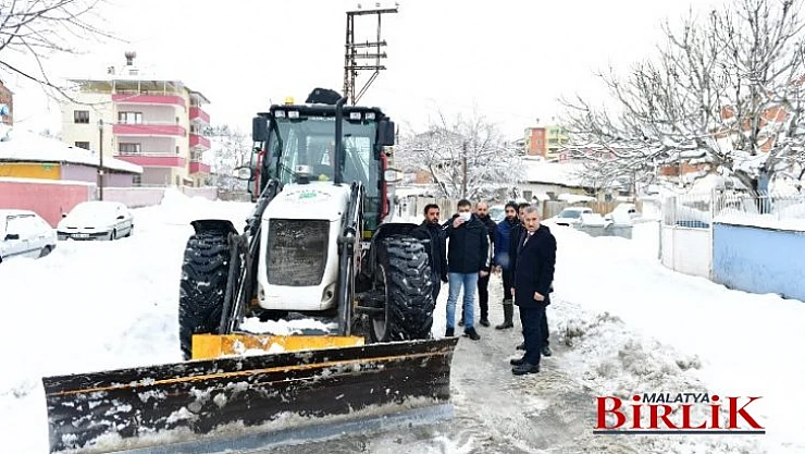 Çınar, Ekiplerimiz Bütün Mahallelerde Kar Mesaisini 7/24 Sürdürüyor