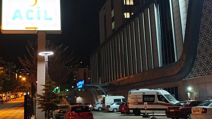 Çöşnük Mahallesi'nde Silahlı Olay: 30 Yaşındaki E.A. Hastaneye Kendi Gitti