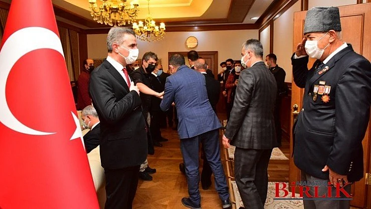 Cumhuriyet Bayramı Resmi Geçit Töreni Gerçekleştirildi