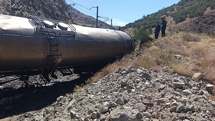 Demiryolu Kazası: 2 Vagon Devrildi, BTS Önlem Çağrısı Yaptı