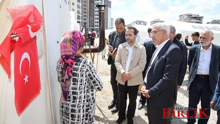 Depremzede Vatandaşları Ziyaret Ederek Bayramlarını Kutladı
