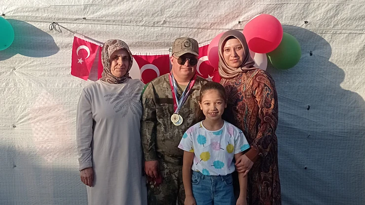 Depremzedelerden Moral Dolu Etkinlik: Ferhat'ın Askerlik Hayalini Kutladılar