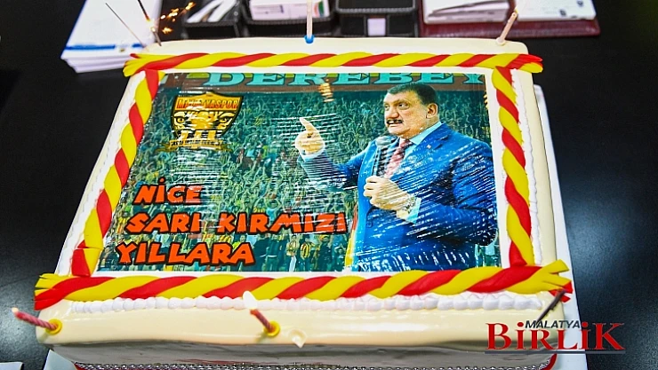 Derebeyleri Taraftarlar Grubu'ndan Başkan Gürkan'a Sürpriz Kutlama
