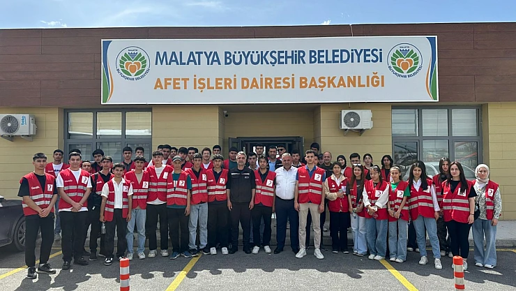 Genç Kızılay Ekibine Afet Ve Yangın Konularında Eğitim Verildi