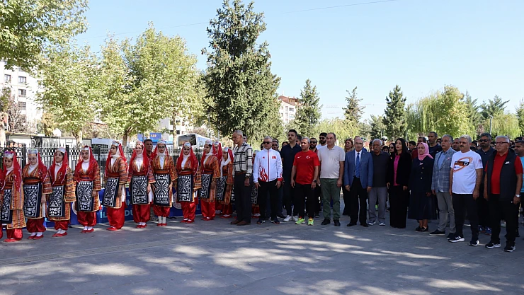 Gençler ve Sporcular Malatya'da Yürüyüşte Buluştu