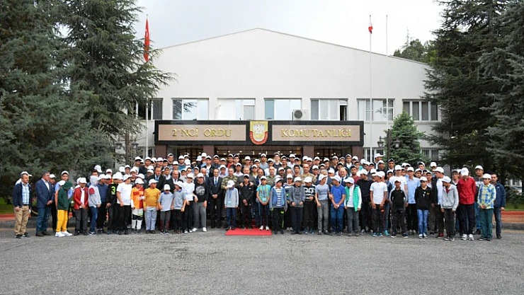 VALİ KABAN, ÖĞRENCİLERİ ÇANAKKALE'YE UĞURLADI