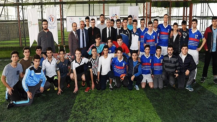 Polat, Gençlerimizin Gelişimi İçin Her Türlü Desteği Veriyoruz