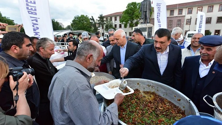 Ramazan Ayının İlk İftar Coşkusu Battalgazi Belediyesi İftar Çadırında Yaşandı