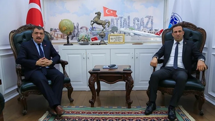 Evkur Yeni Malatyaspor Kulüp Başkanı Gevrek, Başkan Gürkan'ı Ziyaret Etti