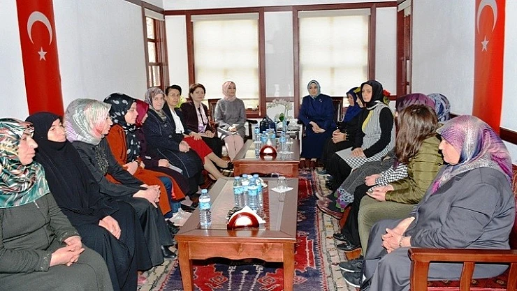 Esra Tüfenkci ve Neriman Kaban Şehit Annelerimizle Buluştu