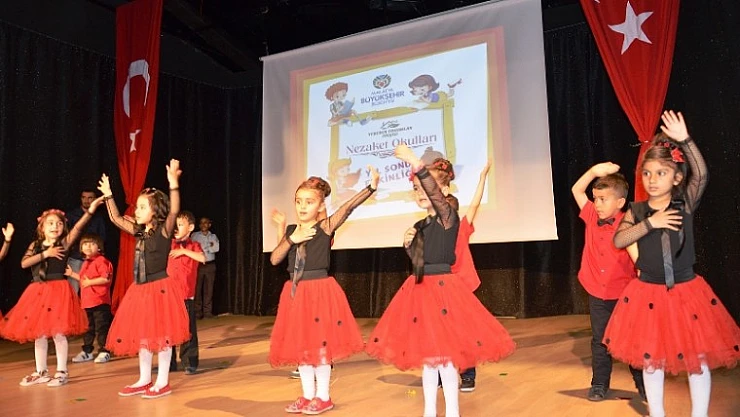 Miniklerden Yılsonu Gösterisi