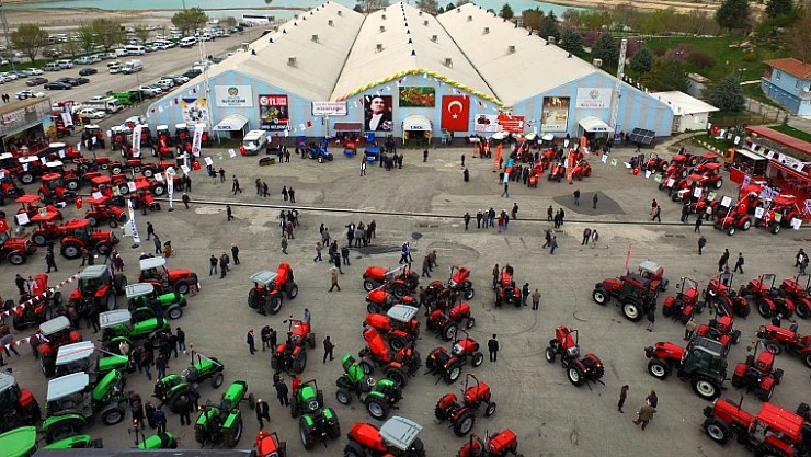 Büyükşehir Belediyesi Ücretsiz Sebze Fidesi Dağıttı