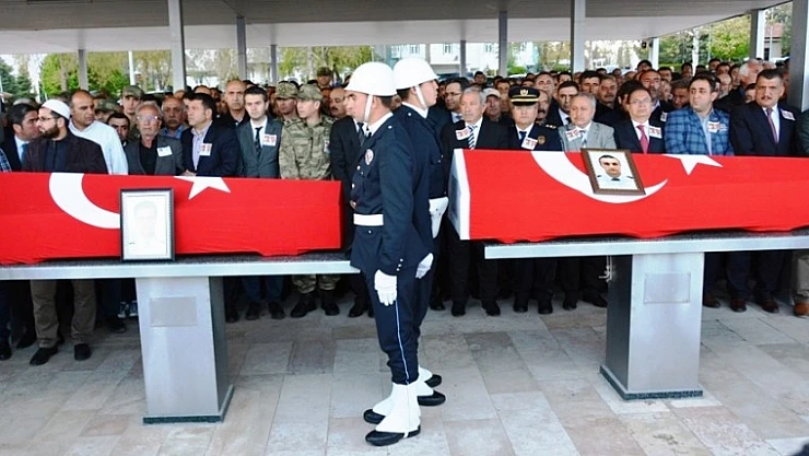 Vali Toprak, Şehit Polis Memurlarının Cenaze Törenlerine Katıldı