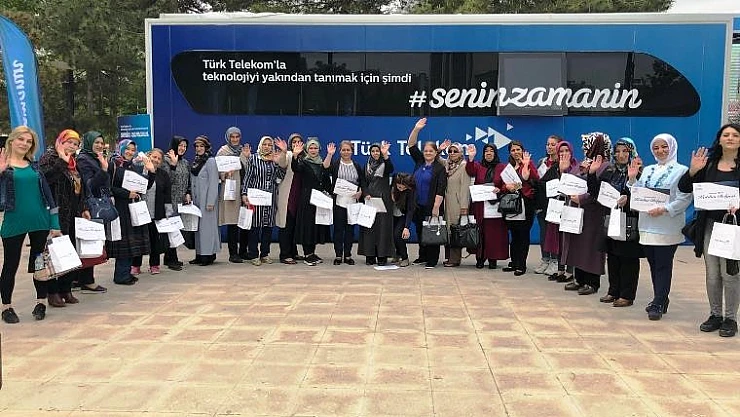 Türk Telekom Malatyalı Kadınlara İnternet Eğitimi Verdi