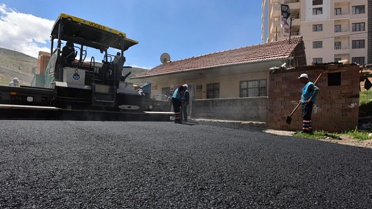Çöşnük Mahallesinde 22 Sokakta 10 Km'lik Sıcak Asfalt Yapıldı