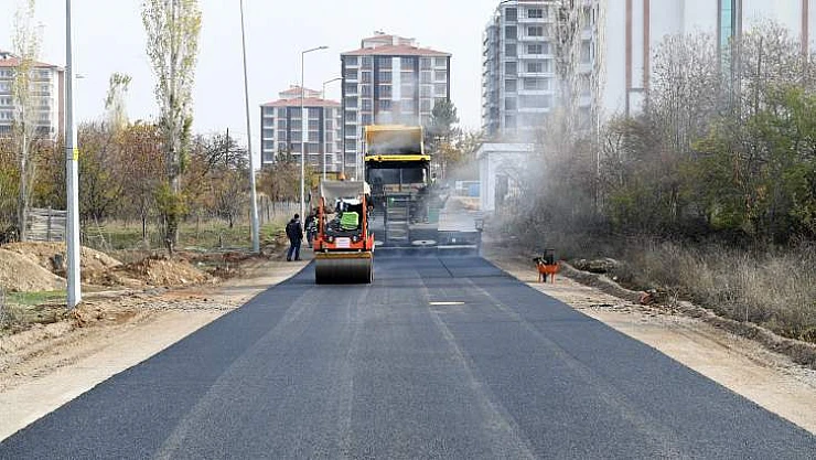 Yeşilyurt Belediyesi Ekipleri İlçenin Dört Bir Tarafında Çalışıyor