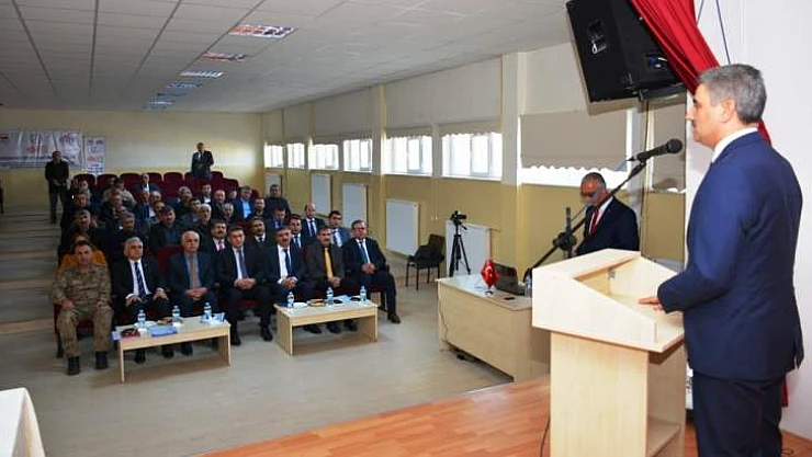 Vali Baruş, Yazıhan'da Muhtarlarla, Kurum Yetkililerini Bir Araya Getirdi