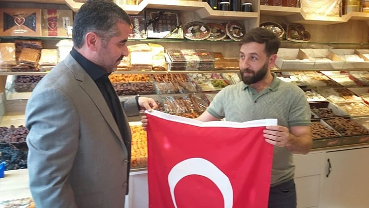 MHP'den Barış Pınarı Hakeratına Türk Bayraklı Destek