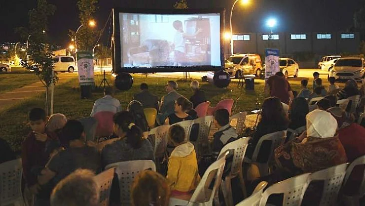 Yeşilyurtlu'lar Açık Havada Sinema Keyfi Yaşadı