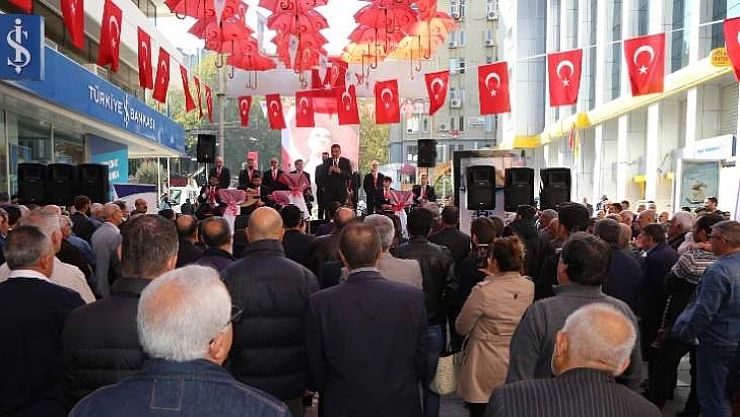 Cumhuriyet Bayramı Konserine Vatandaşlar Yoğun İlgi Gösterdi