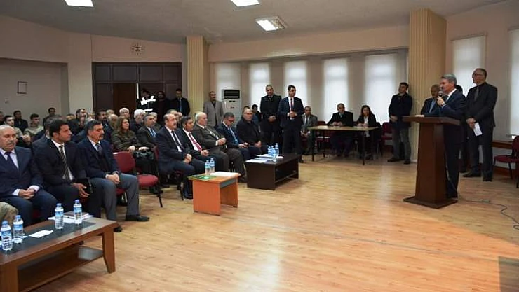 Vali Aydın Baruş Akçadağ'da Kurum Yetkilileri ve Muhtarları Bir Araya Getirdi