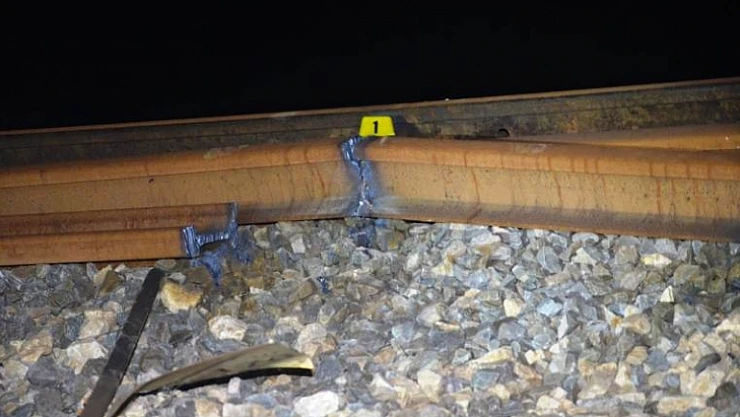 Tren Raylarını Çalan 2 Şüpheli Suçüstü Yakalandı