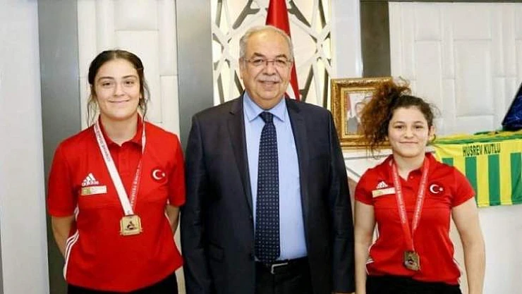 Güreşçiler Avrupa'da Fırtına Gibi Esti