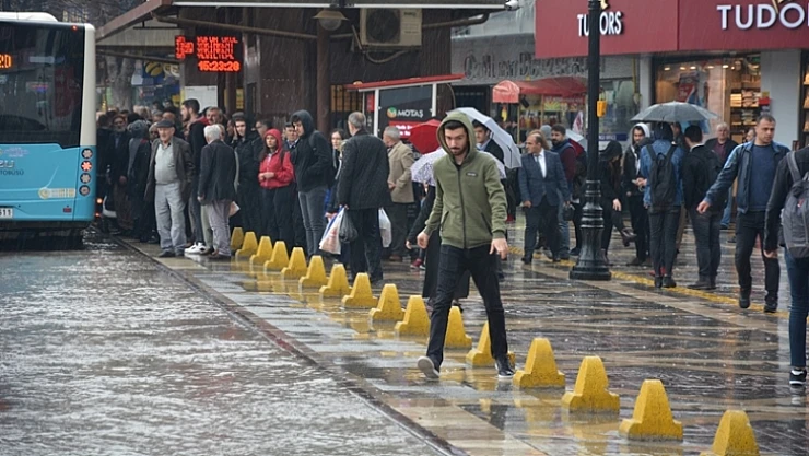 Sağanak Hayatı Olumsuz Etkiledi