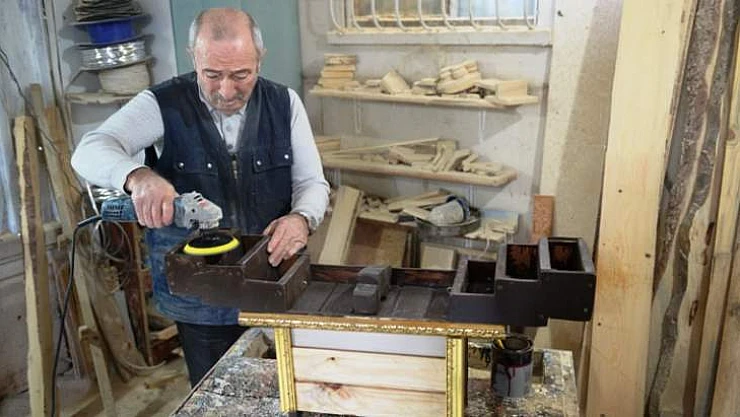 'Kuş Yuvalarının Müteahhidi' Ayakkabı Boyacılarına da Sahip Çıktı