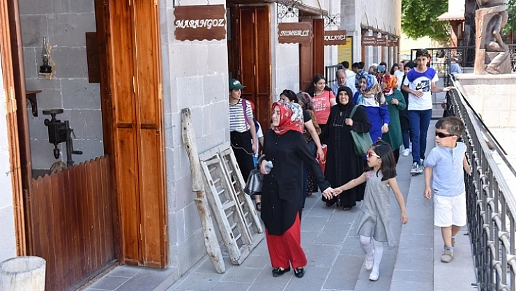 Vatandaşlar, Tarihe Yolculuğa Yoğun İlgi Gösteriyor