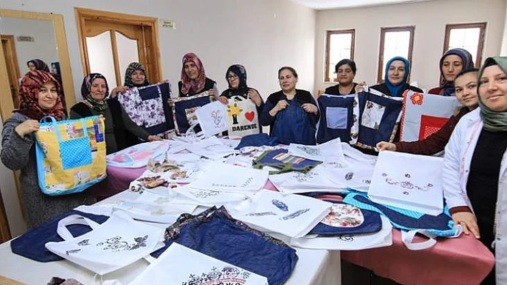 Kullanılmayan Kıyafet ve Kumaşlar Bez Torbaya Dönüştürülüyor