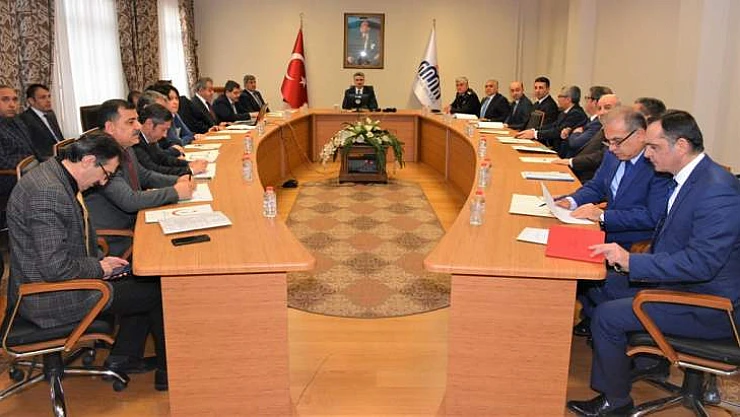 Vali Baruş Başkanlığında Bağımlılık İle Mücadele Toplantısı Düzenlendi