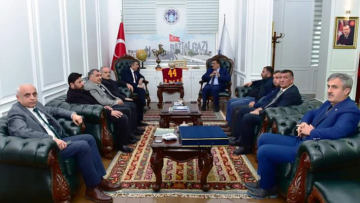 Malatya Ticaret Borsası Başkanı Özcan, Başkan Gürkan'ı Ziyaret Etti
