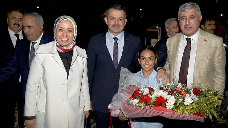 Bakan Pakdemirli Büyükşehir Belediyesini Ziyaret Etti