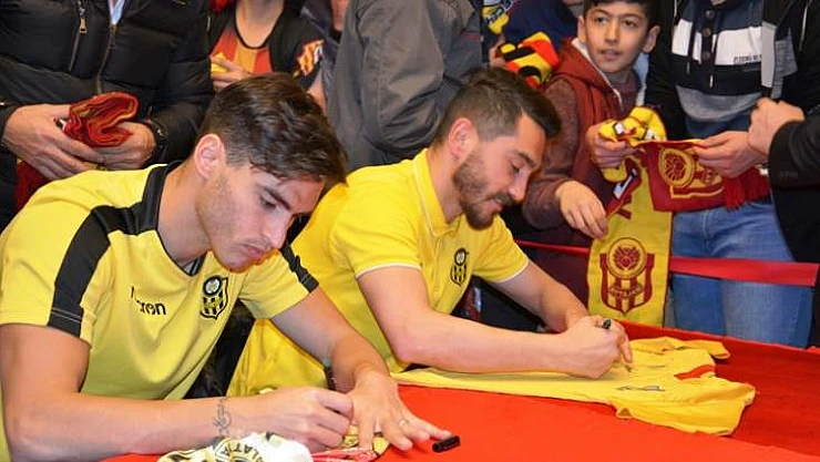 Yeni Malatyasporlu Futbolcular Taraftarlarla Buluştu