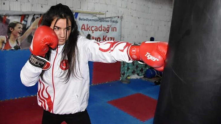 Avrupa Şampiyonu Boksör Gözünü Dünya Şampiyonluğuna Dikti