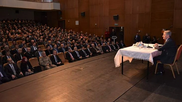 Vali Baruş Okul Yöneticileriyle Değerlendirme Toplantısı Düzenledi