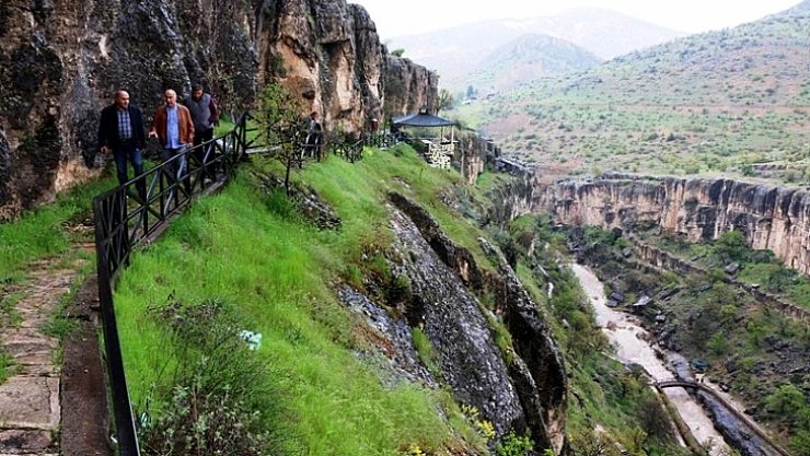 Karadağ, Girmana Kanyonunda İncelemelerde Bulundu
