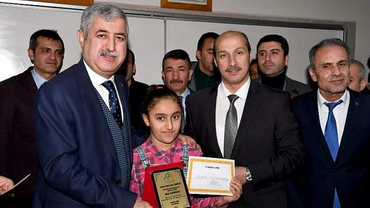 Başkan Polat, Öğrencilerin Karne Heyecanına Ortak Oldu