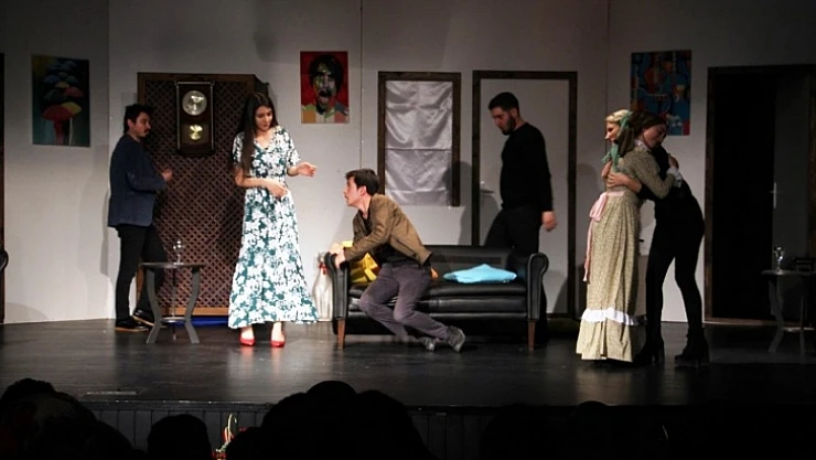 Tiyatroya Yoğun İlgi