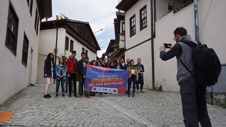Gençler Fotoğraf Gezisine Katıldı