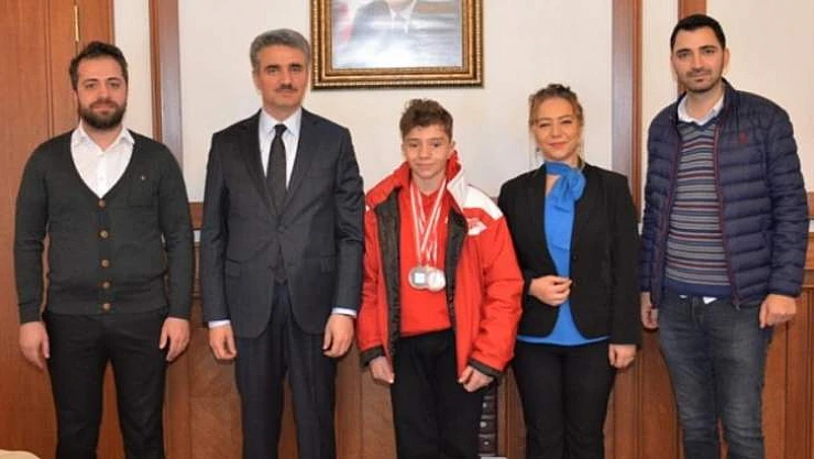 Vali Baruş Başarılı Özel Sporcuyu Makamında Kabul Etti