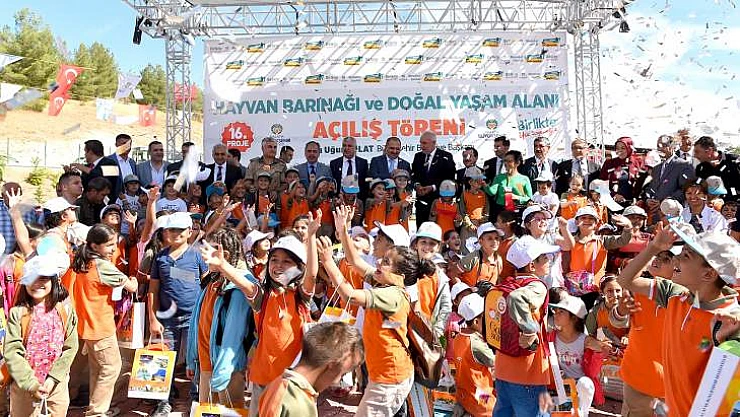 Minik Öğrenciler Hayvan Barınağının Açılışını Yaptı